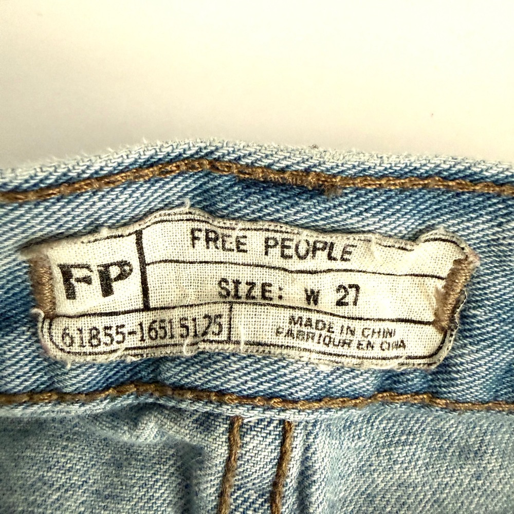 Free People Womens Light Wash Distressed Denim Cut Off Shorts Button Fly Size 27 - Picture 8 of 16